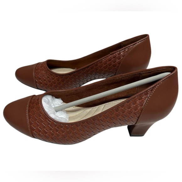 NWT easy street faux leather woven chocolate brown heels dress shoes low heel - Picture 4 of 16